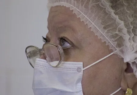 Medical staff — smile as a present (CCH #59). Кадр 12