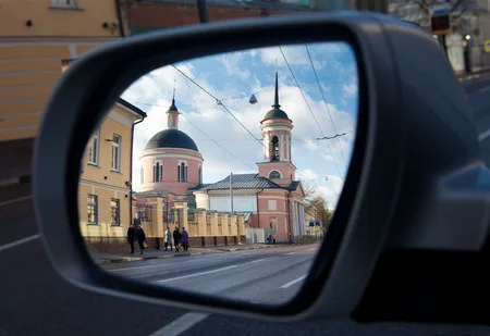 Moscow in a car mirror. Кадр 6