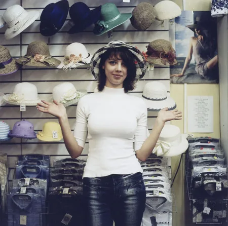 Saleswomen. Кадр 2