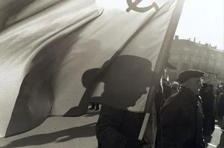 About flags and People. Кадр 6