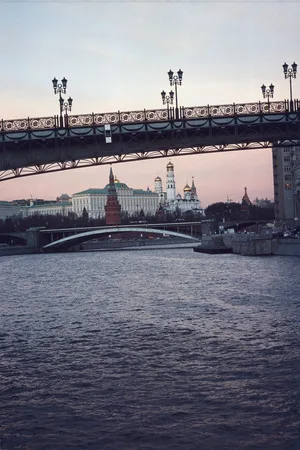 Between the past and the future. Кадр 6