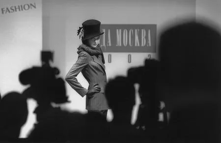 Side scenes of the Moscow Fashion. Кадр 4