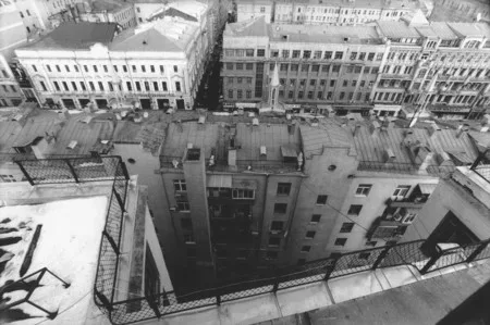 Walking on the roofs. Кадр 2