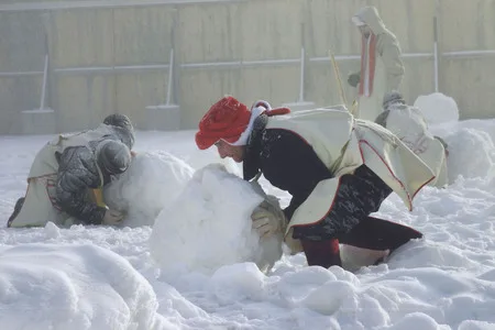 Snow people. Кадр 24