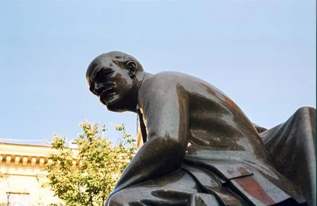 Stone muscovites. Кадр 5
