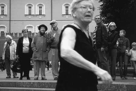 Dancing at Alexandrovsky Garden. Кадр 10