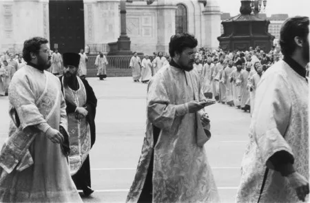 A religious procession. Кадр 10