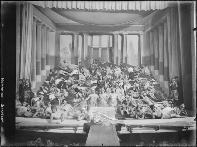 Photorgaphs 1908—1940. Кадр 7