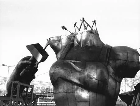 Last symbol of the Socialist realism. Кадр 8