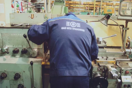 Moscow craftsmen. Competition of professional skills 2009 among turners, millers and locksmiths. Кадр 3