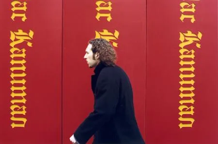 People in red. Кадр 4