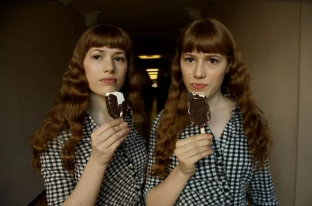 Twins. Кадр 6