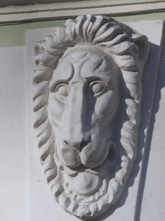 Lions images in an architectural decor of the Moscow. Кадр 6