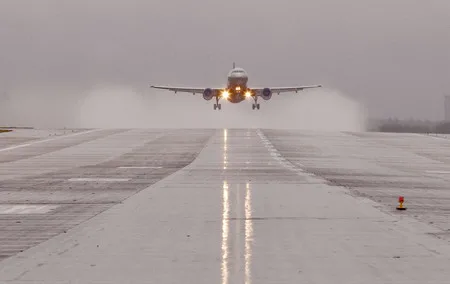 Airport. Rain. Кадр 4