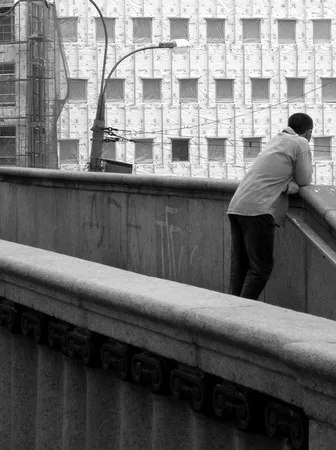 Lost in the city. Кадр 3