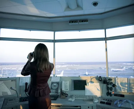 Instead of God (air traffic controllers). Кадр 9
