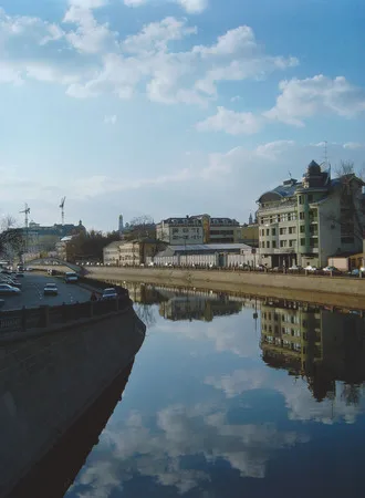 Mirror land. Кадр 5
