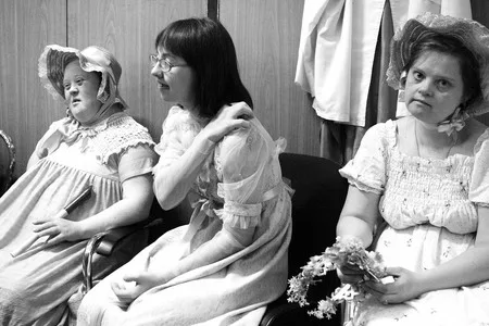Theatre of Simple-hearted: before the performance. Кадр 4