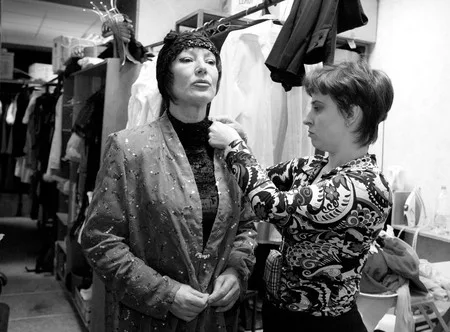 Backstage: 15 minutes left to the beginning of the show. Кадр 5