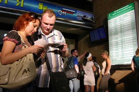 People of the train station. Кадр 21