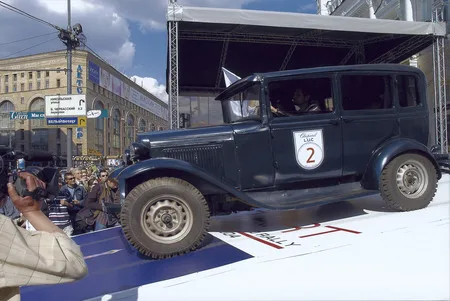 Playing with toy-cars. Кадр 6