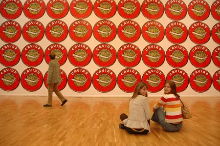 At the Pop-art exhibition. Кадр 2
