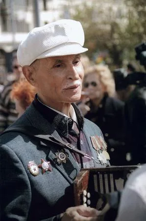 In memory, in persons, in hearts Day of the Victory — 2003. Кадр 7