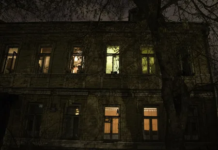 Московских окон негасимый свет. Кадр 3