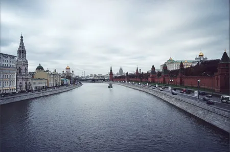 Between the past and the future. Кадр 9