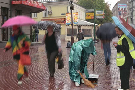 Streets of rain. Кадр 1