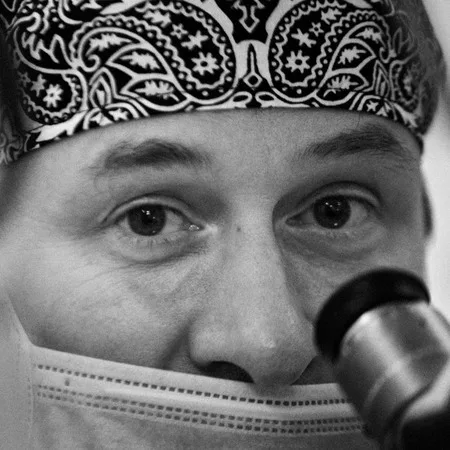Глаза в глаза. Хирурги МНТК «Микрохирургия глаза» им.Святослава Федорова. Кадр 6