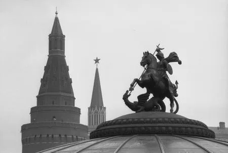 Манежная. Кадр 3