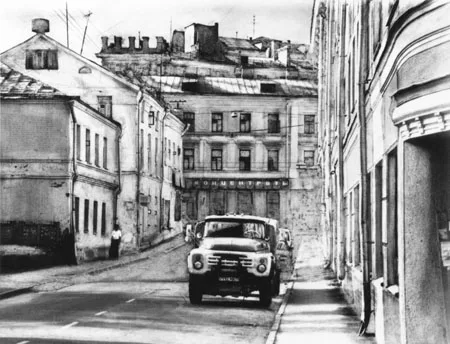 side STREET. Кадр 1