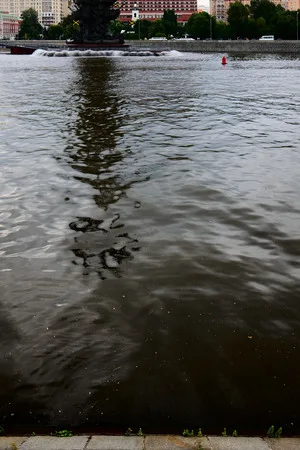 The Moskva river: nine times across. Кадр 8