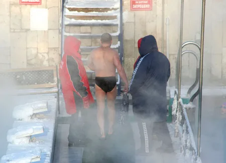 Isn’t it cold?. Кадр 10