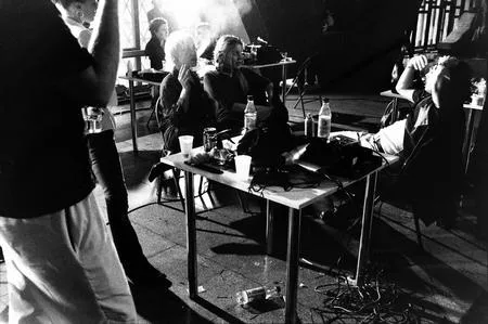 Behind side scenes AlboMODA 2001. Кадр 2