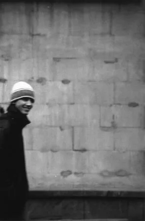 Some minutes of looking over passers-by. Кадр 7