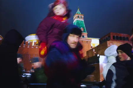Place Rouge. Кадр 2