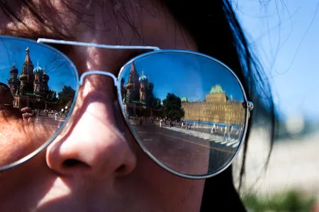 Москва в очках. Кадр 1