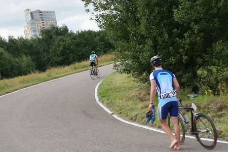 Goal is finish. World junior championship in cycle racing in Moscow. Кадр 7
