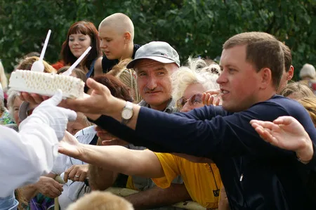 Ice cream holiday at Russia’s Main Exhibition. Кадр 13