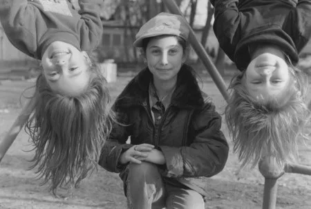 The childhood with a view on the Temple. Кадр 7