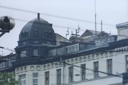 The roofs. Кадр 13