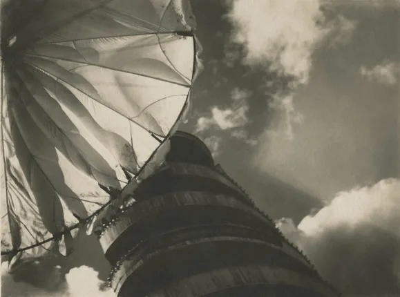 Concentration of the Image. 1920s — 1940s. Кадр 12