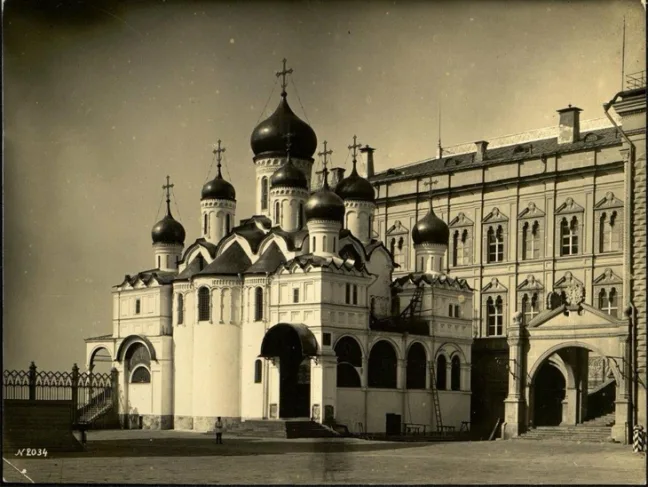 Photographer of Russian antiquity. Кадр 4