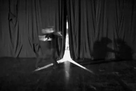 Tango: in black. Кадр 4