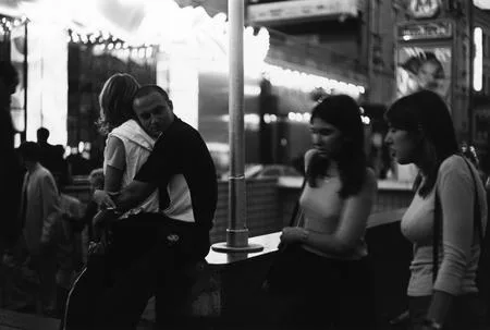 Small night Tverskaya in a black-and-white tonality. Кадр 8