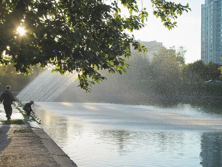 The charms of the light and the water. Кадр 5