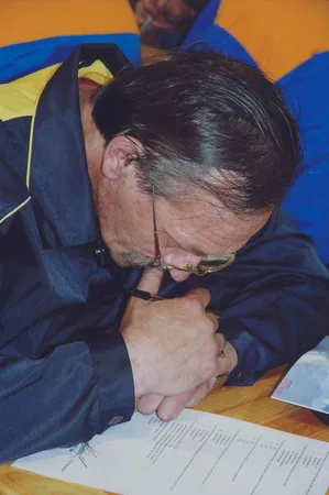 Moscow craftsmen. Competition of professional skills 2009 among turners, millers and locksmiths. Кадр 11