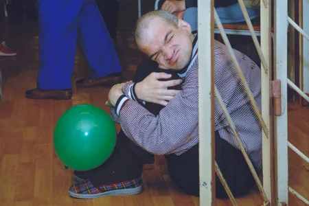 Детский праздник в недетском доме. Кадр 7